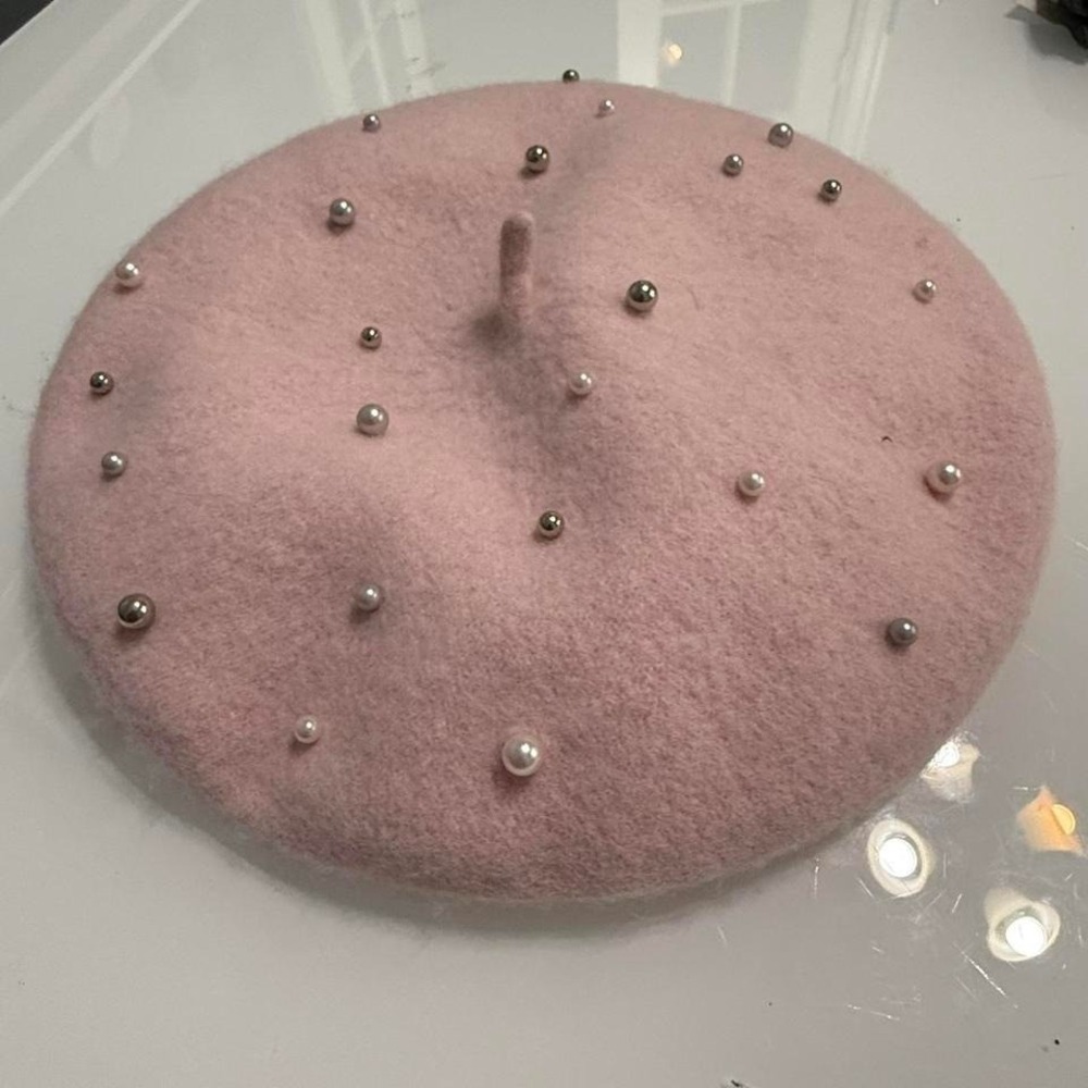 🎀 Pink Wool Pearl-Embellished Beret – One Size